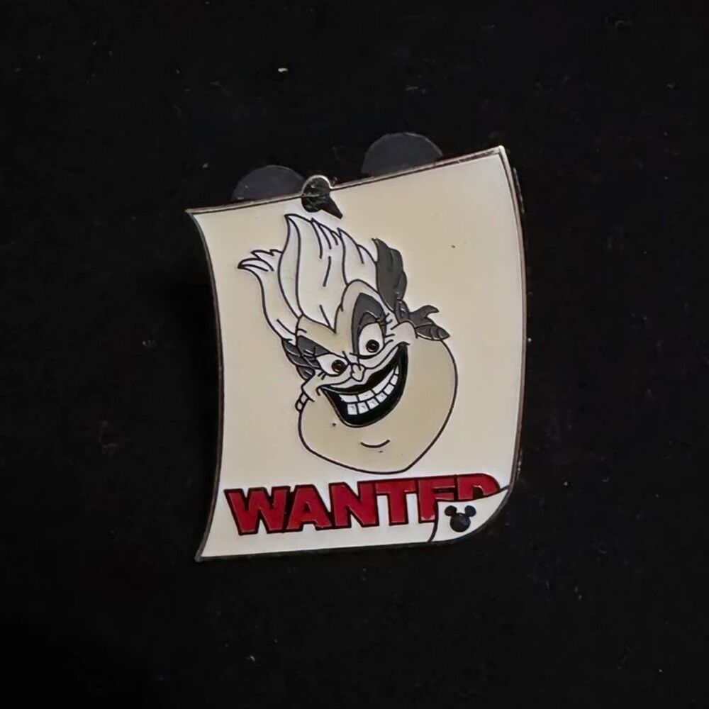 Disney Ursula Wanted Poster Hidden Mickey Pin 37221 Cast Lanyard 2005 Villain